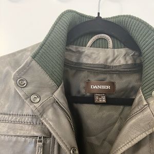 Danier 100% Leather Olive Jacket. Size 2xs Men or can fit oversized M for Women